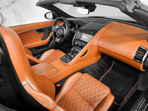 Used 2019 Jaguar F-TYPE SVR image 6