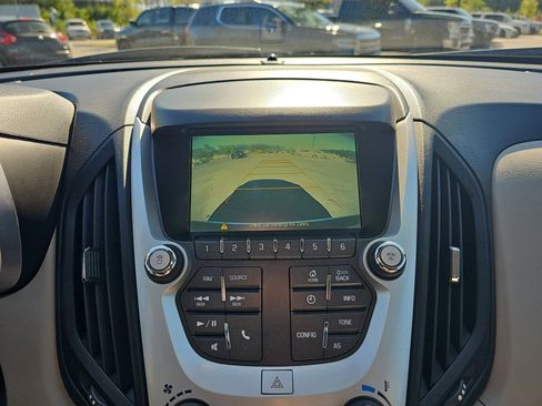 Used 2017 Chevrolet Equinox Premier FWD image 19