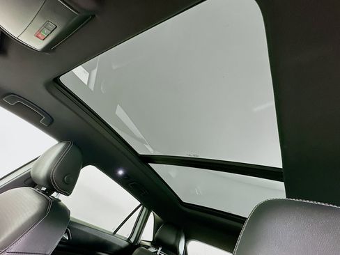 Used 2022 Volkswagen Atlas Cross Sport SEL R-Line image 23