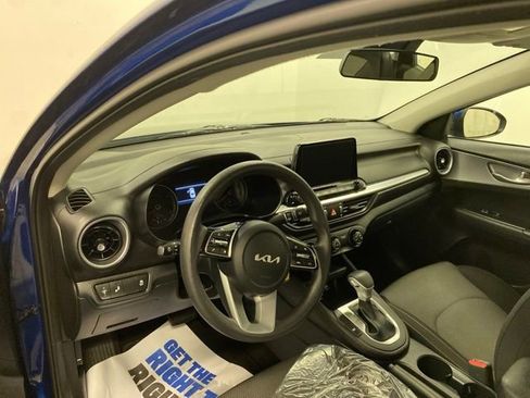 Used 2023 Kia Forte LXS w/ LXS Technology Package FWD image 8