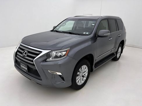 Used 2018 Lexus GX 460 image 3