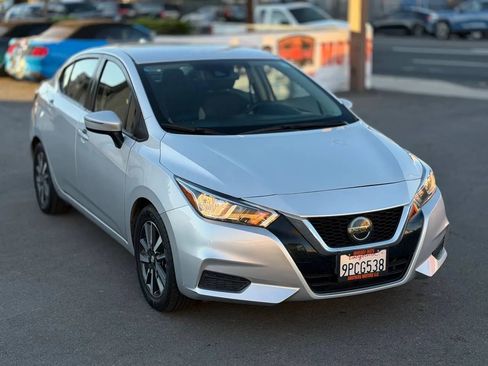 Used 2021 Nissan Versa SV image 2