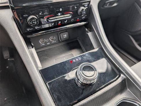 Used 2024 Jeep Grand Cherokee Laredo w/ Luxury Tech Group I RWD image 18