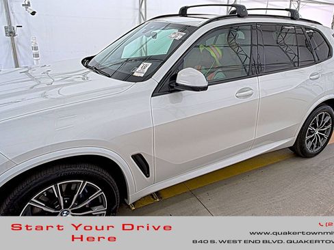 Used 2022 BMW X5 xDrive40i w/ M Sport Package AWD/4WD image 1