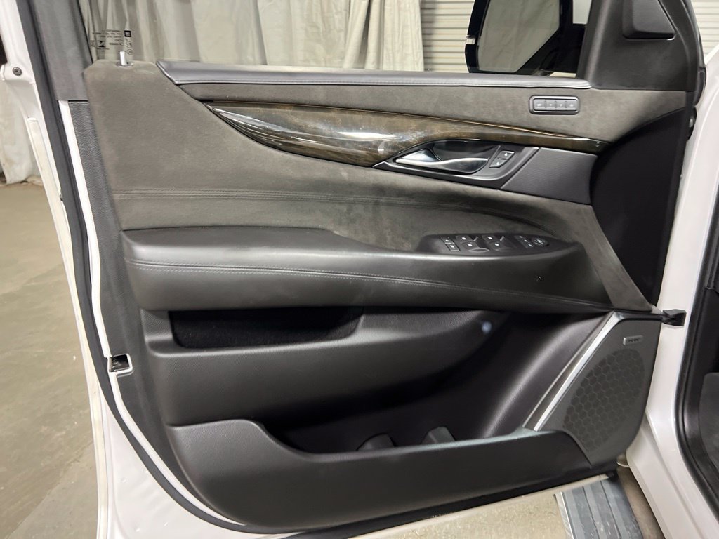 Used 2019 Cadillac Escalade Platinum AWD/4WD image 28