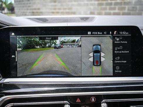 Used 2022 BMW X7 xDrive40i w/ M Sport Package AWD/4WD image 11