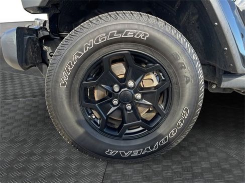 Used 2022 Jeep Gladiator Willys image 14