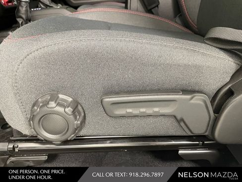 Used 2025 Jeep Gladiator Rubicon AWD/4WD image 17
