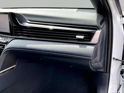 Used 2025 Toyota Camry XSE FWD image 21
