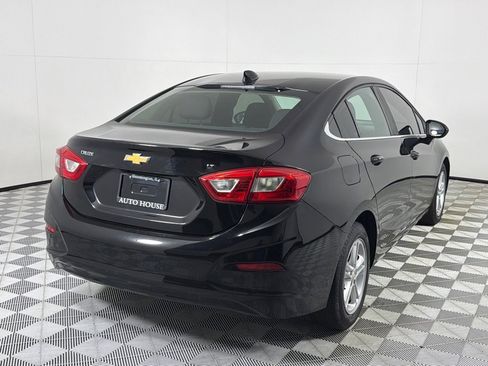 Used 2017 Chevrolet Cruze LT w/ Convenience Package FWD image 4