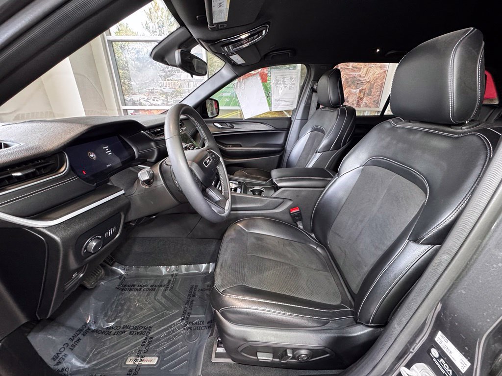 Used 2024 Jeep Grand Cherokee Altitude AWD/4WD image 17