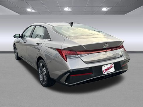 Used 2025 Hyundai Elantra SEL image 5