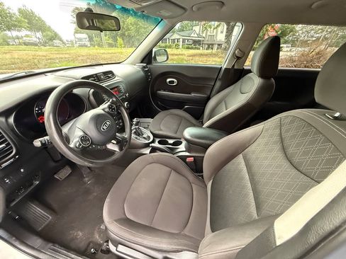 Used 2016 Kia Soul FWD image 10