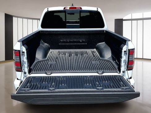 Used 2025 Nissan Frontier SV RWD image 7