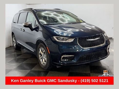 Used 2023 Chrysler Pacifica Limited image 1