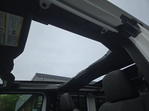 New 2026 Jeep Wrangler Unlimited Rubicon AWD/4WD image 22