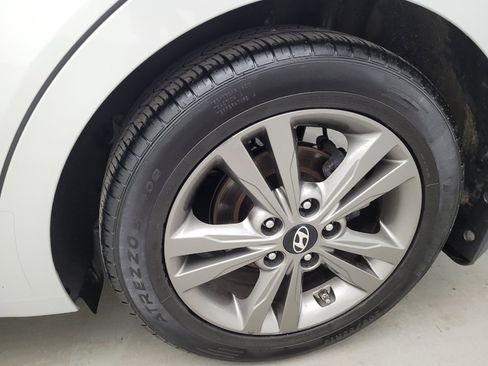 Used 2018 Hyundai Elantra SEL FWD image 31