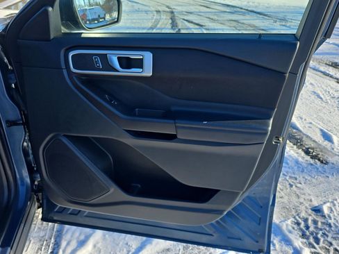 Used 2020 Ford Explorer XLT image 30
