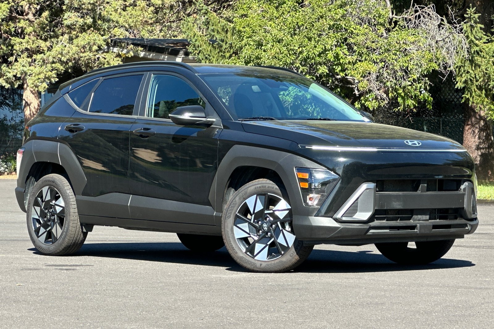 Used 2024 Hyundai Kona SEL AWD/4WD image 2