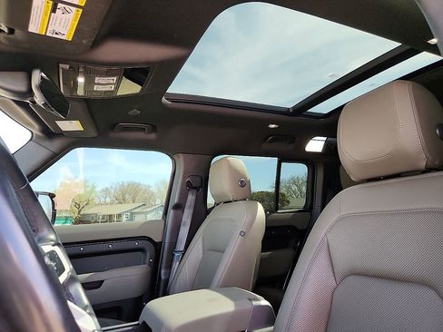 Used 2023 Land Rover Defender 110 X-Dynamic SE image 7