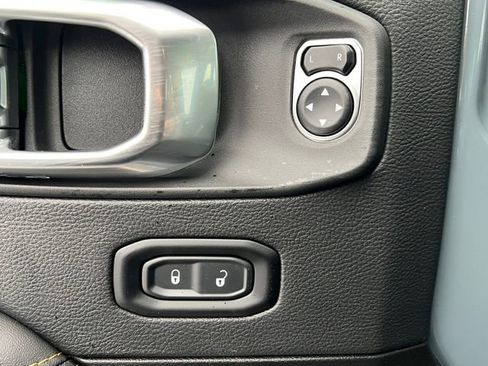 Used 2025 Jeep Wrangler Unlimited Sahara w/ Safety Group image 16