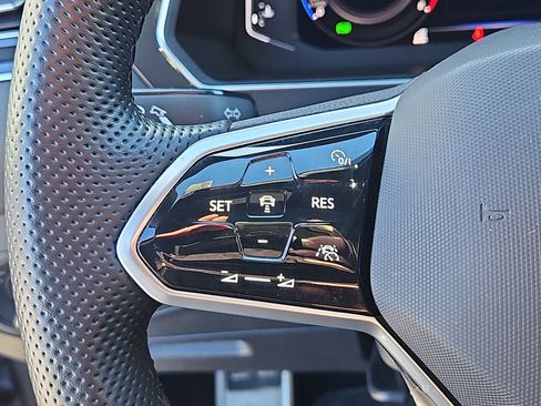 Certified 2022 Volkswagen Tiguan SEL R-Line image 22