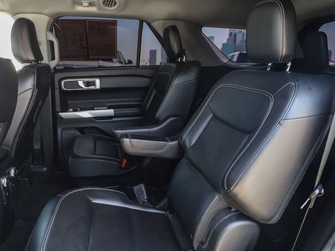 Used 2021 Ford Explorer XLT w/ Equipment Group 202A RWD image 17