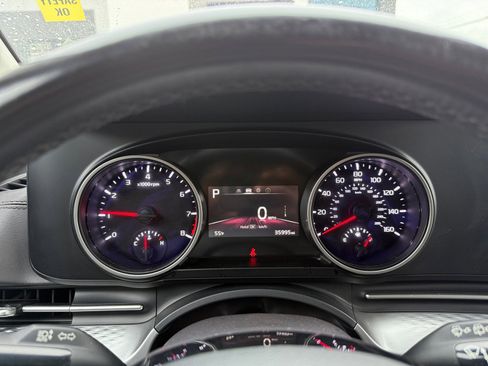 Used 2024 Kia Carnival LX image 17