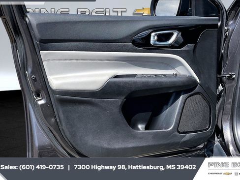 Used 2023 Jeep Compass Limited image 17