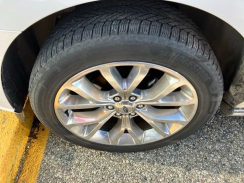 Used 2019 Ford Expedition Platinum AWD/4WD image 3
