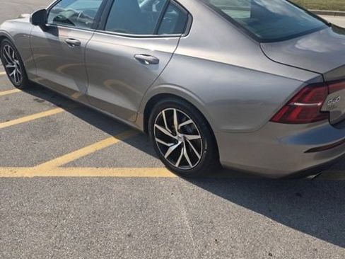 Used 2019 Volvo S60 T6 Momentum w/ Premium Package AWD/4WD image 3