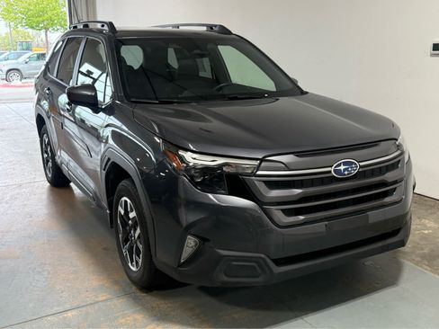 Used 2025 Subaru Forester Premium AWD/4WD image 5