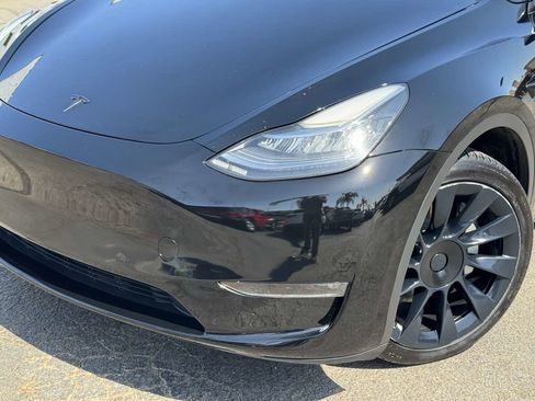 Used 2022 Tesla Model Y Long Range AWD/4WD image 3