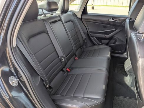 Used 2022 Volkswagen Jetta SE image 25