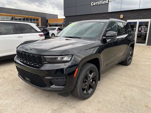 Certified 2024 Jeep Grand Cherokee Altitude image 3