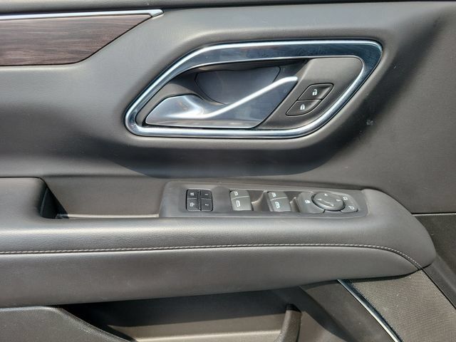 Used 2024 Chevrolet Suburban LT RWD image 17