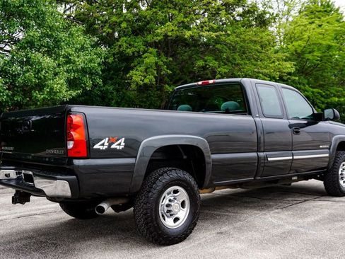 Used 2004 Chevrolet Silverado 2500 LS AWD/4WD image 6