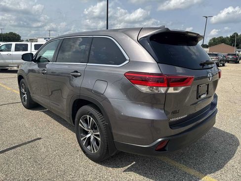 Used 2019 Toyota Highlander Plus AWD/4WD image 7