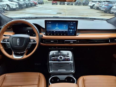 Used 2023 Lincoln Nautilus Black Label AWD/4WD image 6