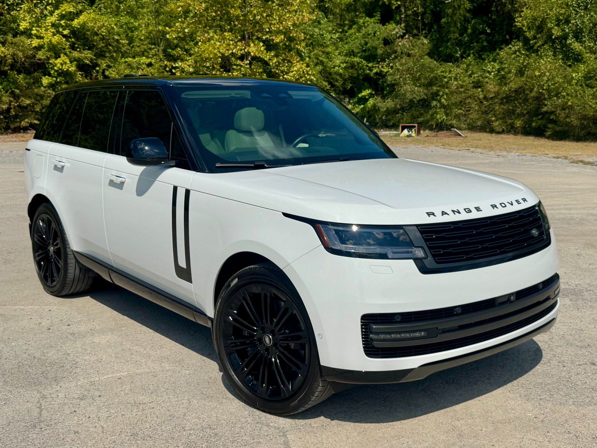 Used 2025 Land Rover Range Rover SE AWD/4WD image 1