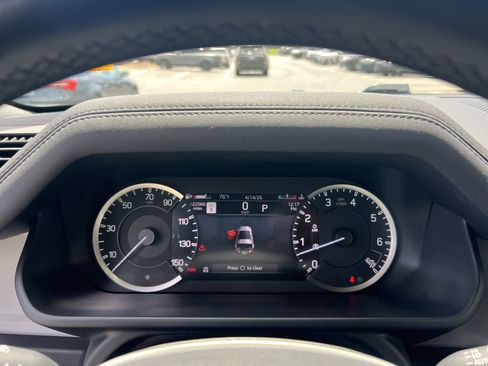 Certified 2023 Land Rover Defender 90 SE image 25