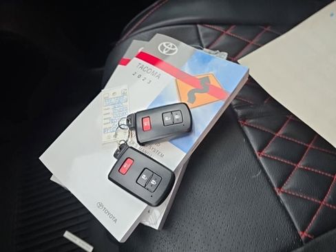 Used 2023 Toyota Tacoma TRD Sport w/ Advanced Technology Package image 5