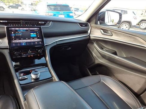 Certified 2024 Jeep Grand Cherokee L Limited AWD/4WD image 15