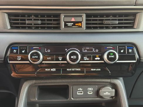 Used 2023 Honda Pilot Elite image 29