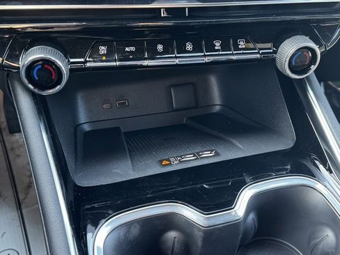 New 2026 Chevrolet Traverse High Country image 13