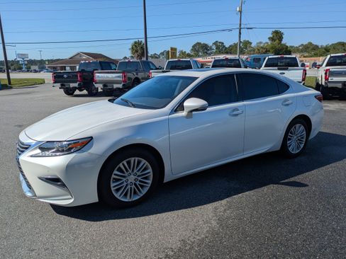 Used 2017 Lexus ES 350 w/ Premium Package FWD image 8
