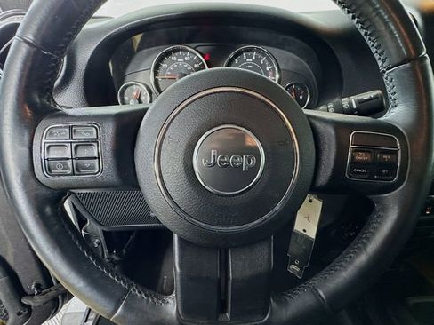 Used 2018 Jeep Wrangler Unlimited Sahara w/ Connectivity Group image 12