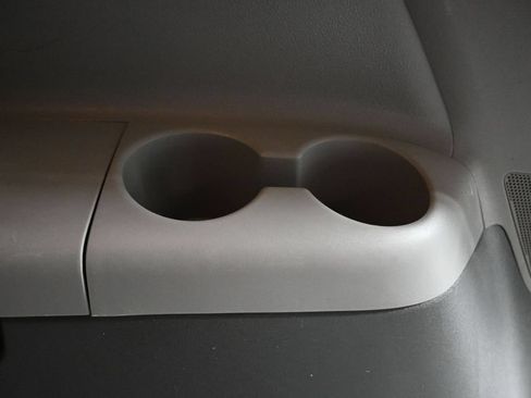 Used 2018 Toyota Sienna LE w/ Carpet Mat Package FWD image 38
