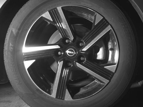 Used 2025 Nissan Sentra SV image 13