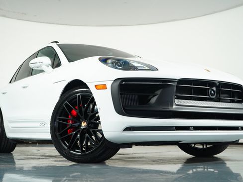 Used 2023 Porsche Macan GTS w/ Premium Package Plus image 4